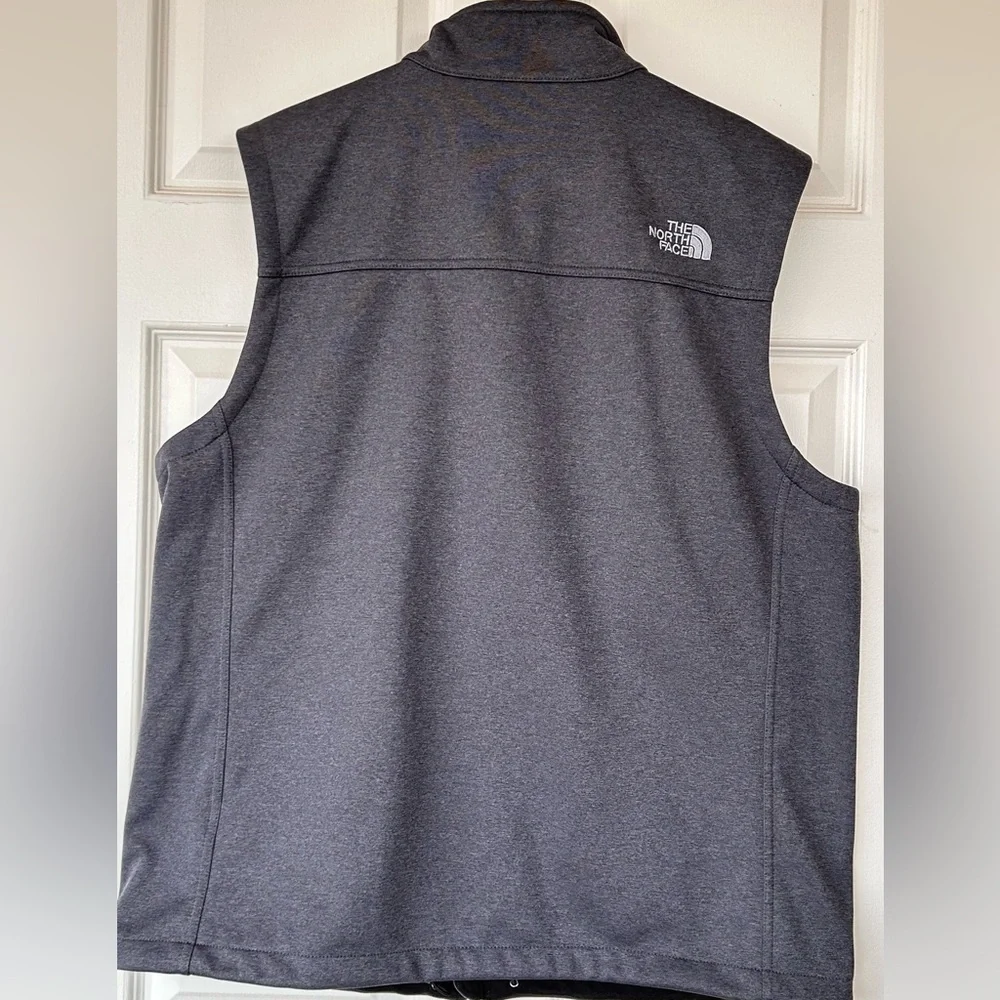 The North Face Men’s Gray Full Zip Vest Size XL‎